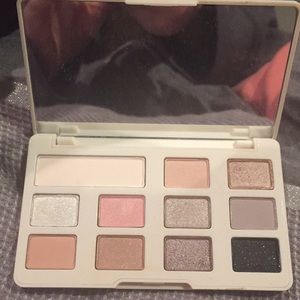 Too faced white chocolate chip palette🎨🍫